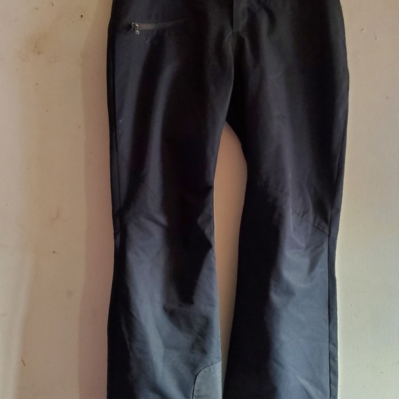 Obermeyer women's pant size 6 short. - Picture 3 of 10
